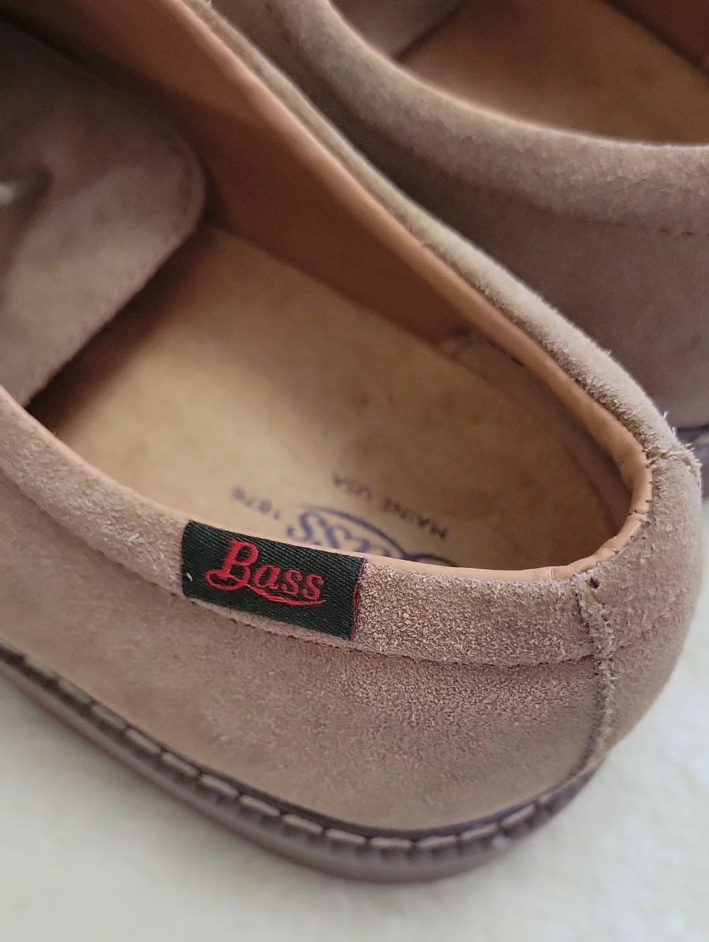 G.H.Bass Men’s Suede Lace-Up Oxfords in Taupe. Size 9M